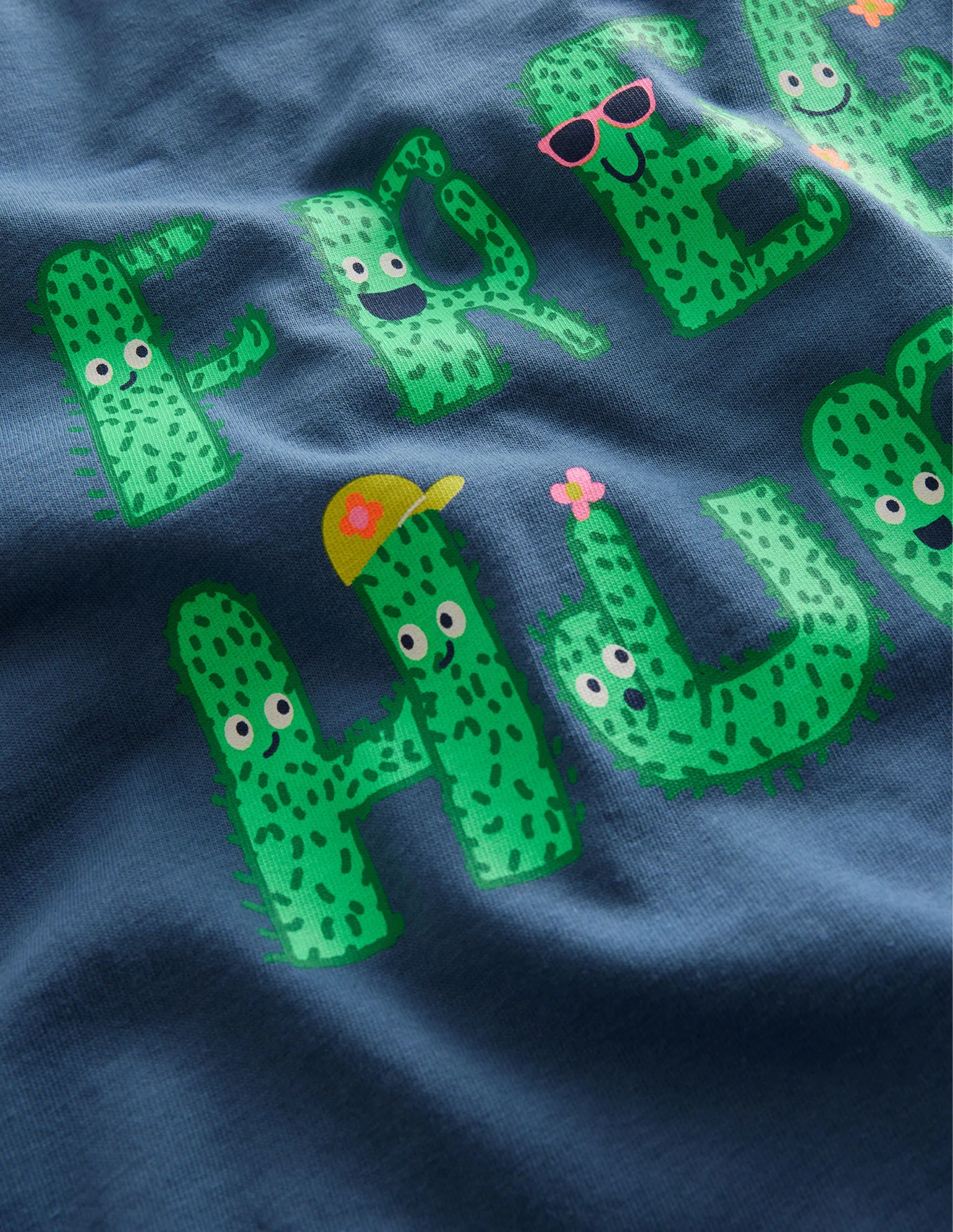 Graphic T-shirt-Robot Blue Free Hugs