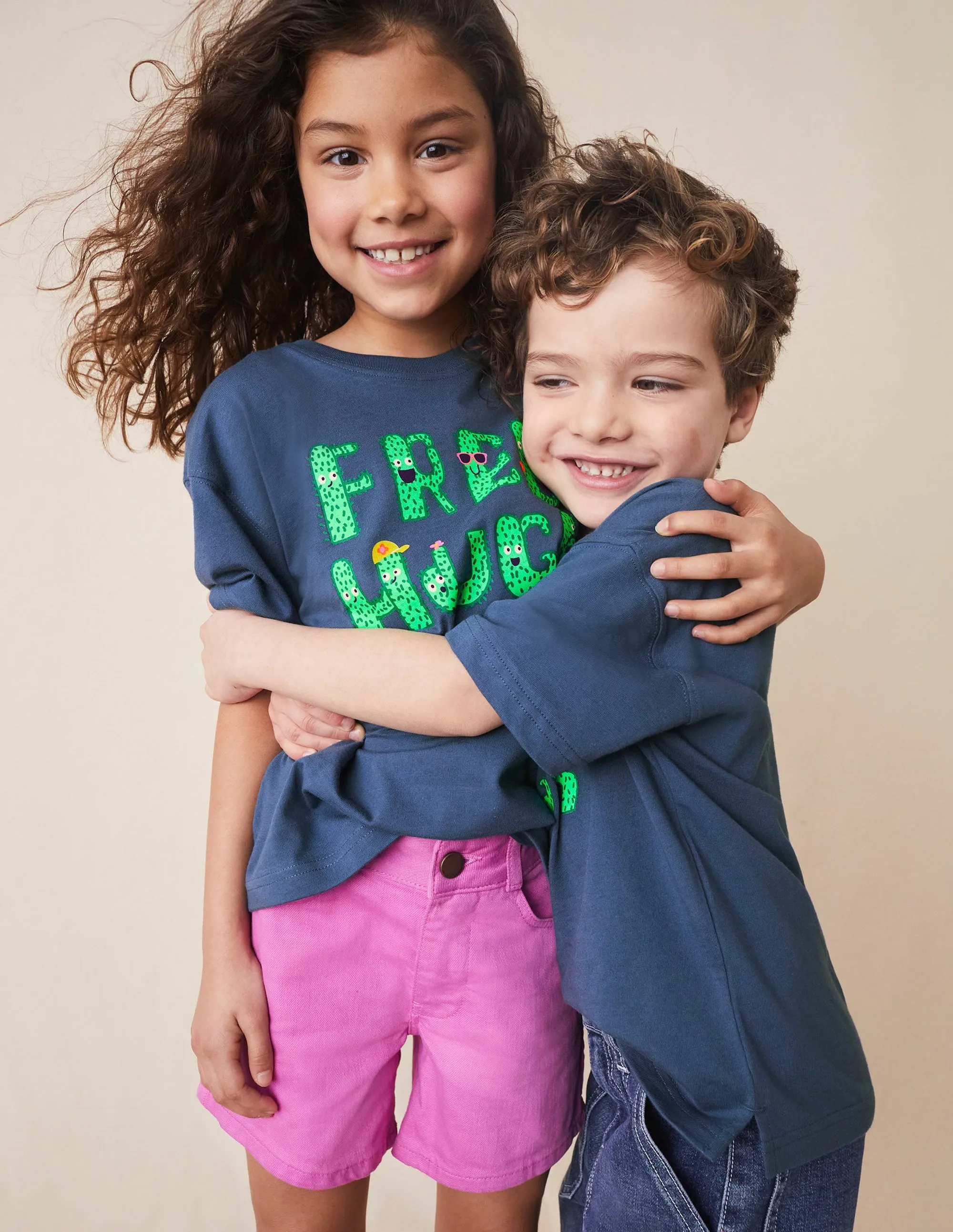 Graphic T-shirt-Robot Blue Free Hugs