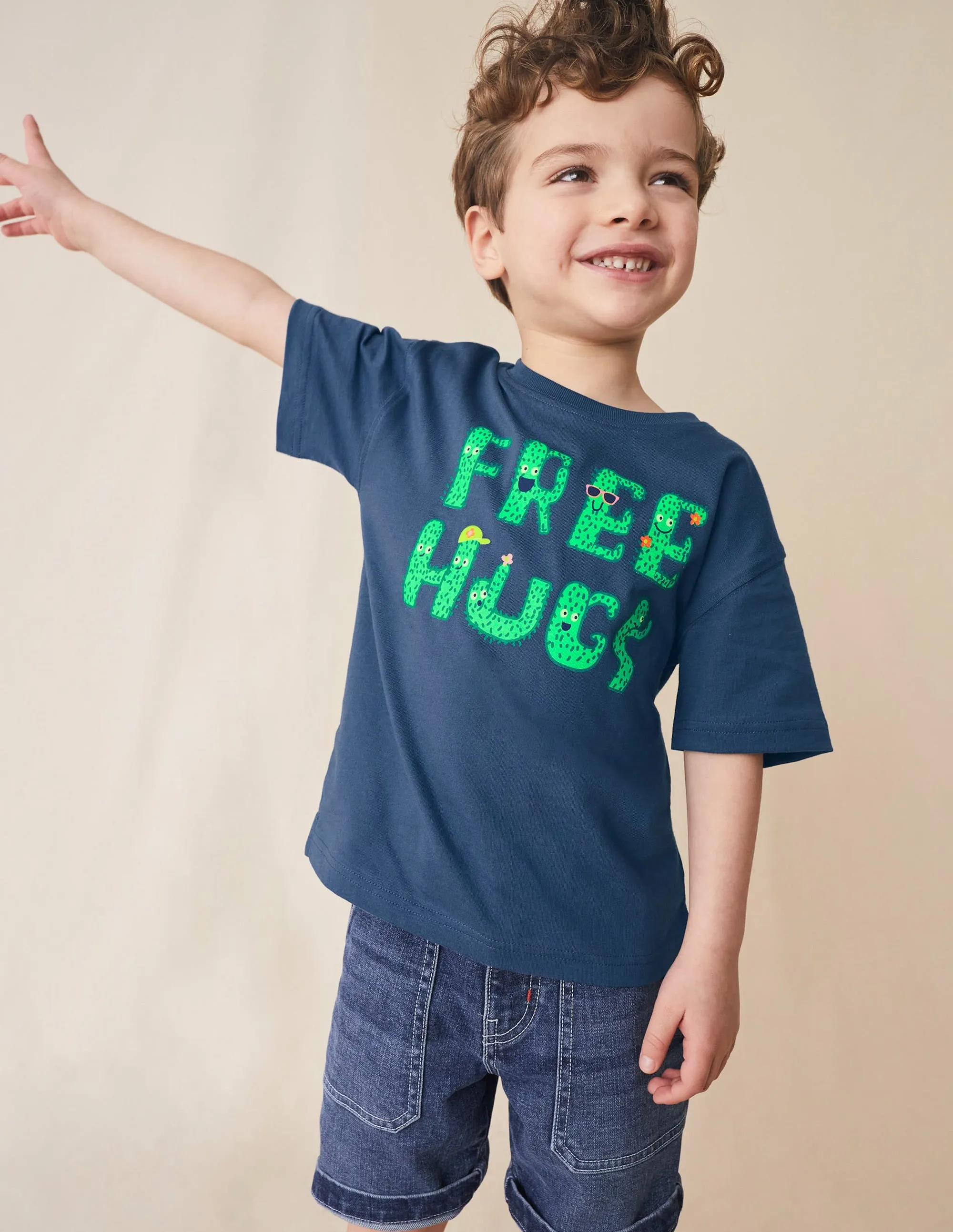 Graphic T-shirt-Robot Blue Free Hugs